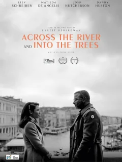 За рекой, в тени деревьев